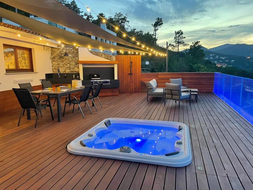 Spettacolare Vista Isola Terrazza E Idromassaggio Villa Ноли Екстериор снимка