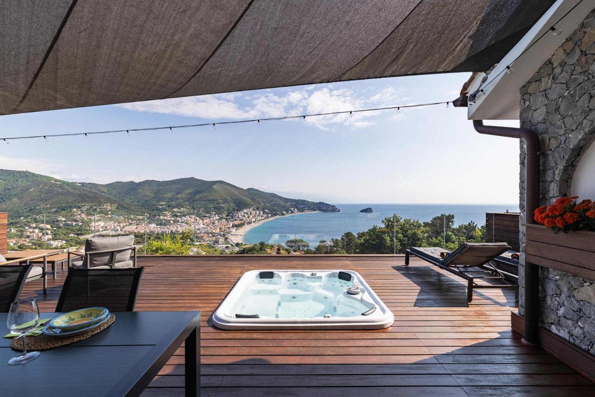 Spettacolare Vista Isola Terrazza E Idromassaggio Villa Ноли Екстериор снимка