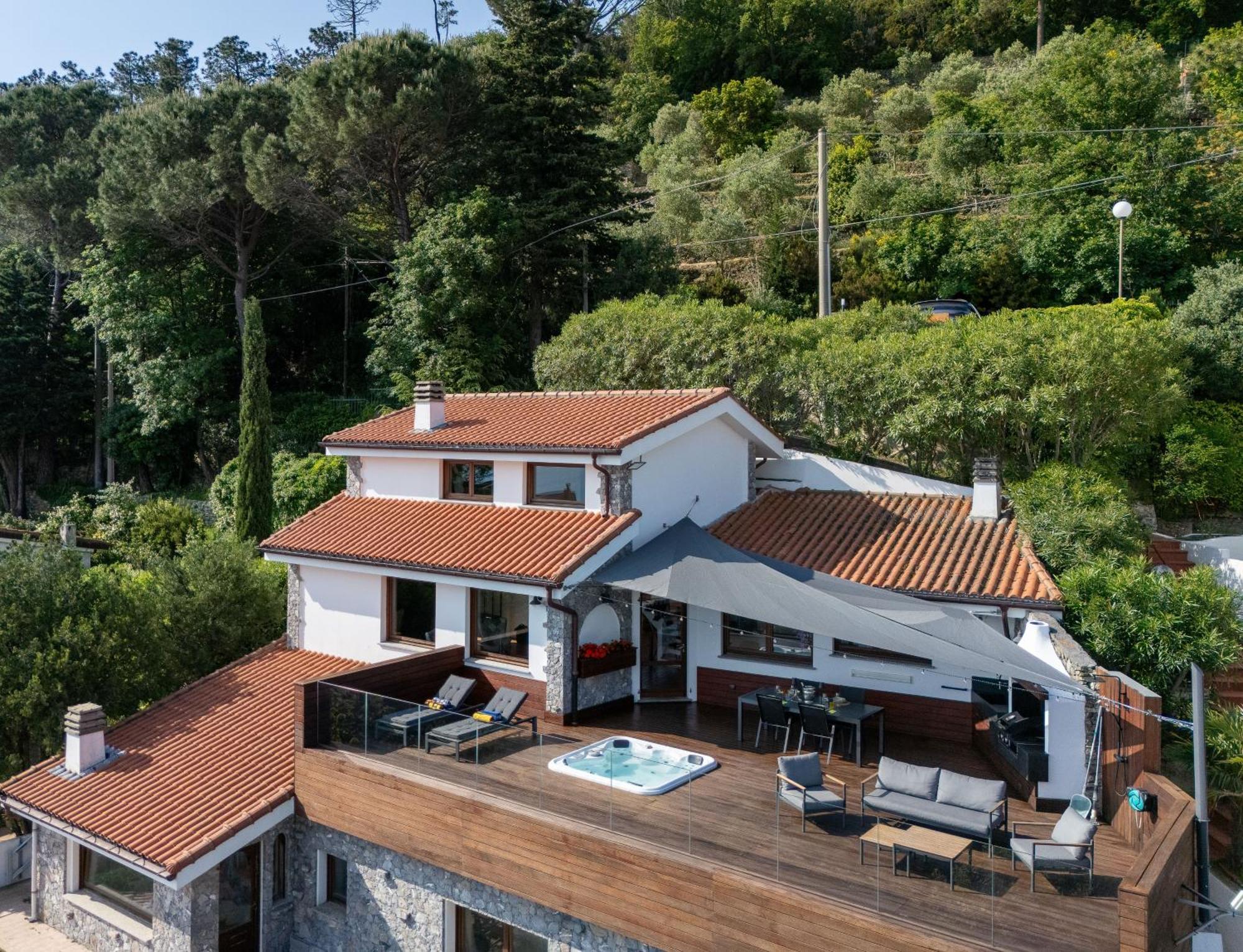 Spettacolare Vista Isola Terrazza E Idromassaggio Villa Ноли Екстериор снимка