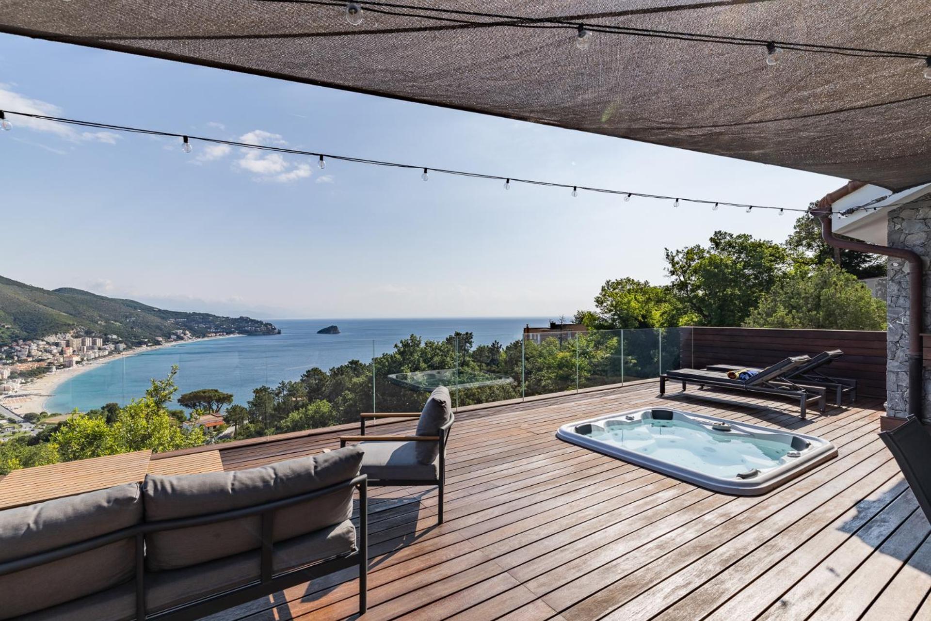Spettacolare Vista Isola Terrazza E Idromassaggio Villa Ноли Екстериор снимка