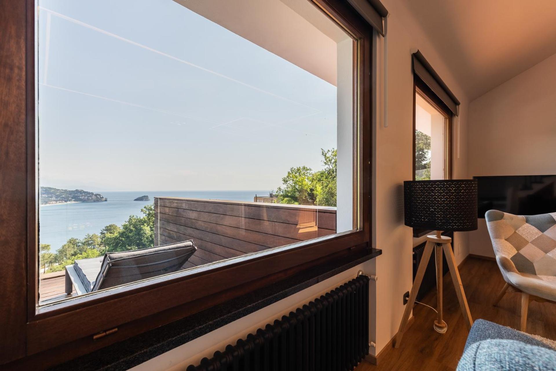 Spettacolare Vista Isola Terrazza E Idromassaggio Villa Ноли Екстериор снимка