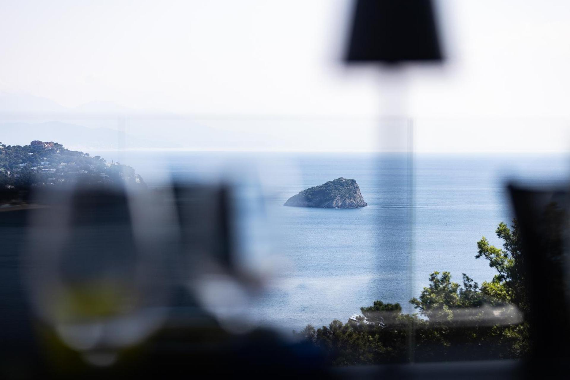 Spettacolare Vista Isola Terrazza E Idromassaggio Villa Ноли Екстериор снимка