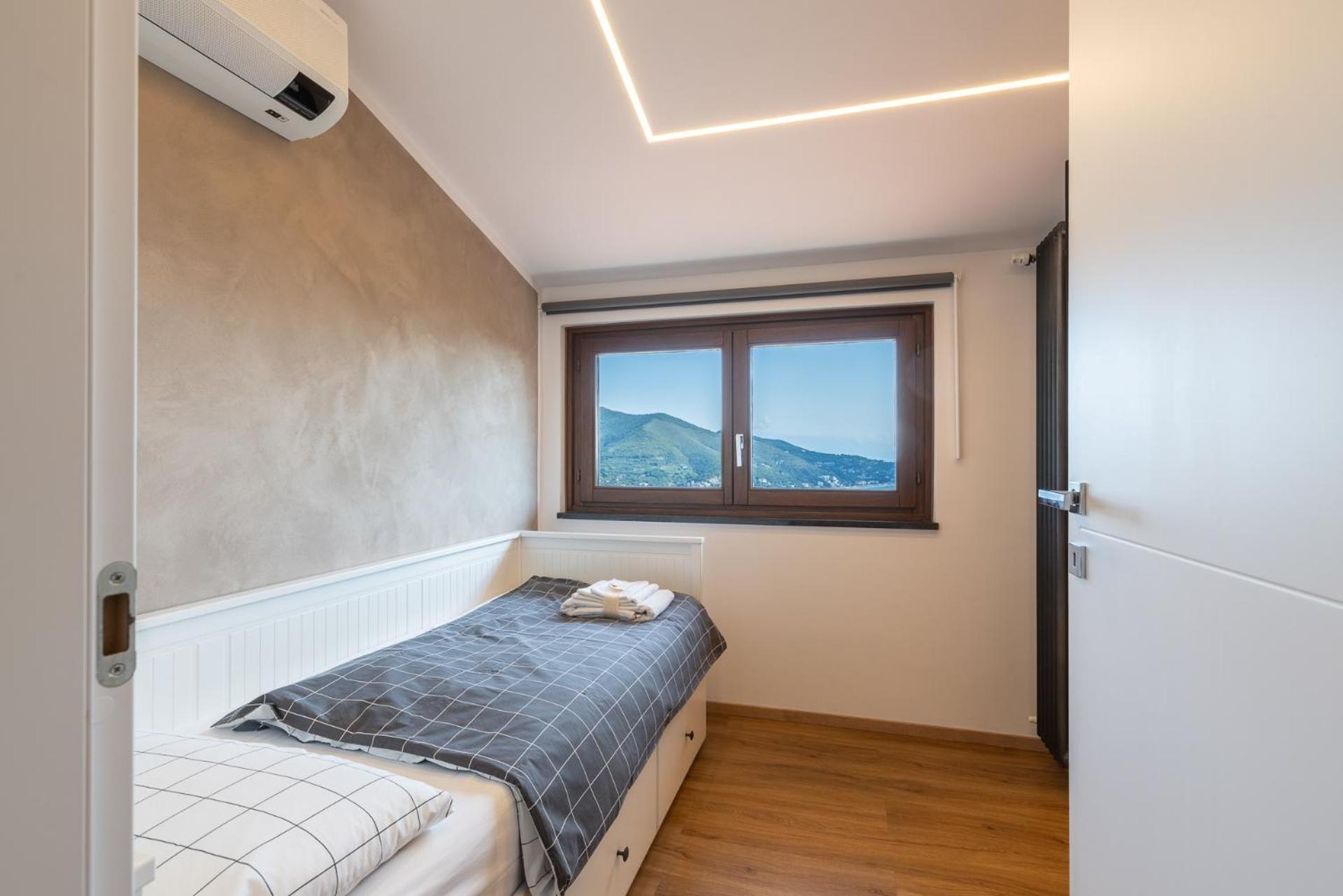 Spettacolare Vista Isola Terrazza E Idromassaggio Villa Ноли Екстериор снимка