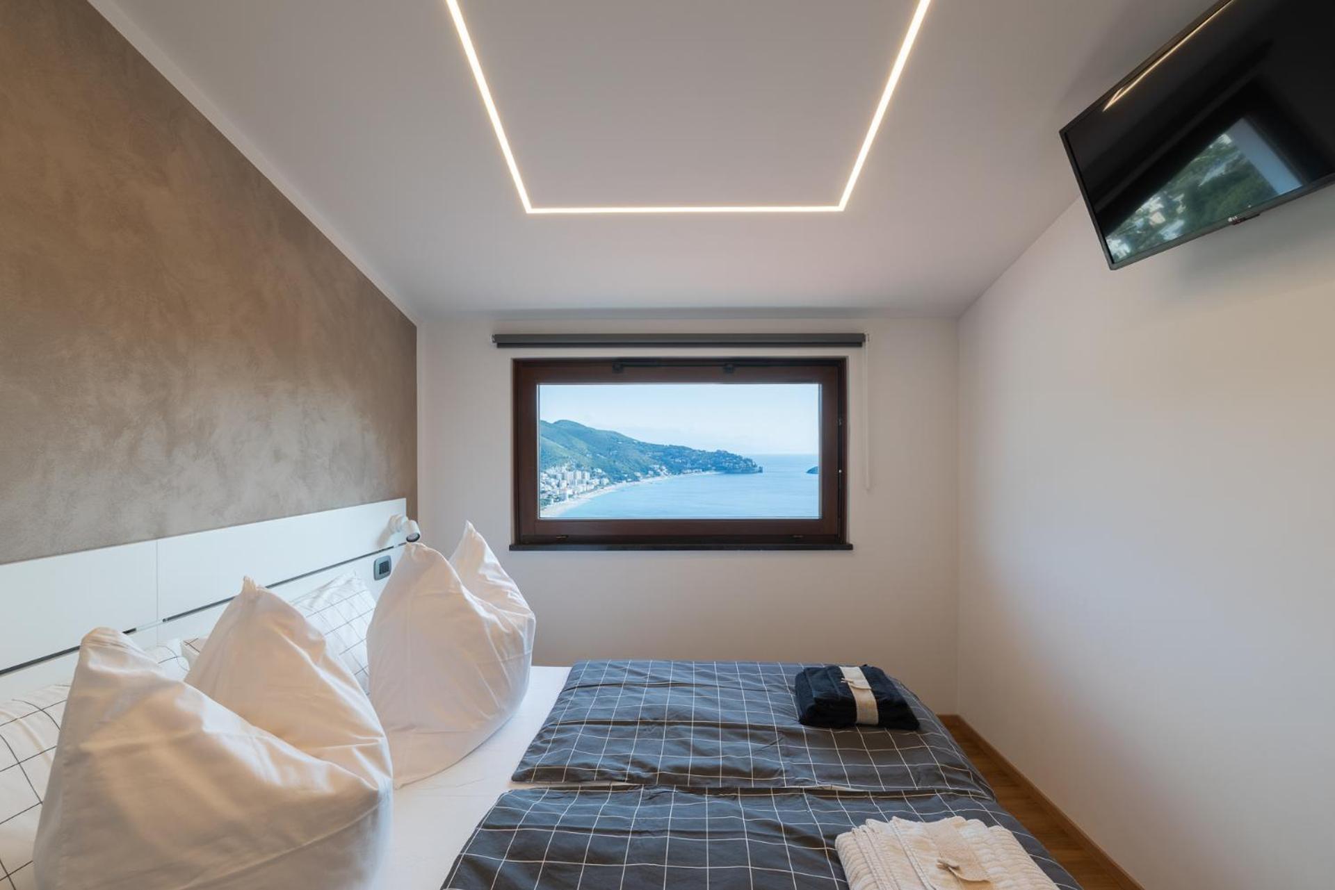 Spettacolare Vista Isola Terrazza E Idromassaggio Villa Ноли Екстериор снимка